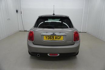 Mini Hatch 1.5 Cooper Exclusive Hatchback 5dr Petrol Steptronic| Full Servi