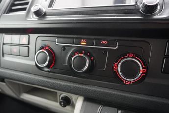 Volkswagen Transporter 2.0 BiTDI T30 BlueMotion Tech Highline DSG FWD LWB Euro 6 (s/s) 