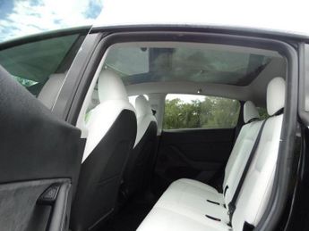 TESLA Model Y (Dual Motor) Performance Auto 4WDE 5dr