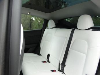 TESLA Model Y (Dual Motor) Performance Auto 4WDE 5dr