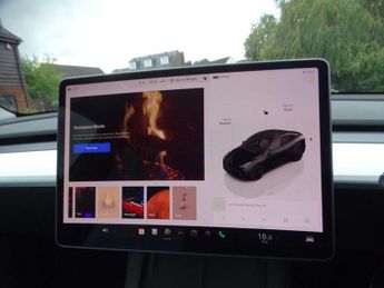 TESLA Model Y (Dual Motor) Performance Auto 4WDE 5dr