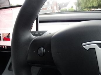 TESLA Model Y (Dual Motor) Performance Auto 4WDE 5dr