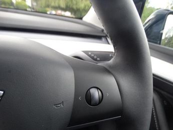 TESLA Model Y (Dual Motor) Performance Auto 4WDE 5dr