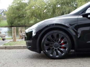 TESLA Model Y (Dual Motor) Performance Auto 4WDE 5dr