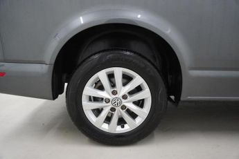 Volkswagen Transporter 2.0 TDI T30 Highline Panel Van 5dr Diesel DSG FWD LWB | Manufact