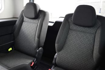 Vauxhall Combo Life Electric 52kWh Design XL MPV 5dr Electric Auto (7.4kW Charger) (136 ps)
