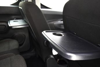 Vauxhall Combo Life Electric 52kWh Design XL MPV 5dr Electric Auto (7.4kW Charger) (136 ps)