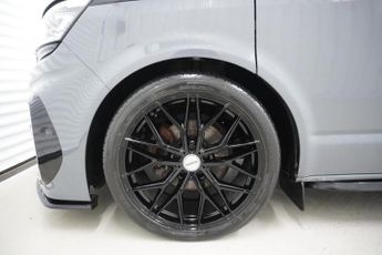 Volkswagen Transporter 2.0 TDI T28 Highline Diesel DSG FWD SWB Euro 6 | Kombi Conversio