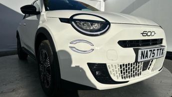Fiat 600 1.2 MHEV SUV 5dr Petrol Hybrid e-DCT Euro 6 (s/s) (100 ps)