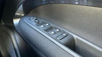 Fiat 600 1.2 MHEV SUV 5dr Petrol Hybrid e-DCT Euro 6 (s/s) (100 ps)