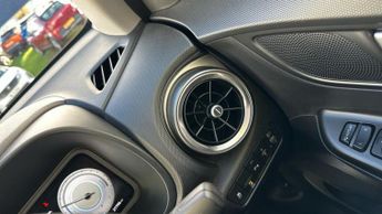 Hyundai KONA 64kWh Premium SUV 5dr Electric Auto (10.5kW Charger) (204 ps)