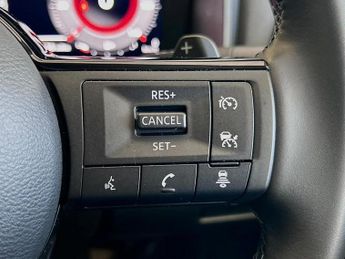 Nissan Qashqai 1.3 DIG-T MHEV N-Connecta SUV 5dr Petrol Hybrid XTRONIC