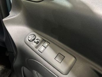 Vauxhall COMBO LIFE 100kW Design XL 52kWh 5dr Auto [7 Seat]