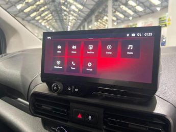 Vauxhall COMBO LIFE 100kW Design XL 52kWh 5dr Auto [7 Seat]