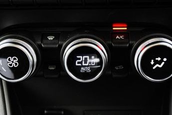 Renault Captur 1.6 E-TECH techno SUV 5dr Petrol Hybrid Auto Euro 6 (s/s) (145 p