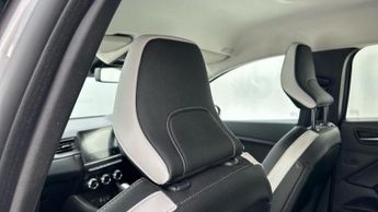 Renault Captur 1.6 E-TECH techno SUV 5dr Petrol Hybrid Auto Euro 6 (s/s) (145 p