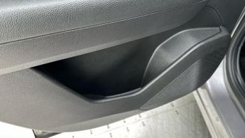 Renault Captur 1.6 E-TECH techno SUV 5dr Petrol Hybrid Auto Euro 6 (s/s) (145 p