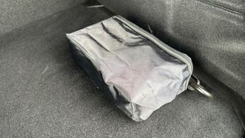 Renault Captur 1.6 E-TECH techno SUV 5dr Petrol Hybrid Auto Euro 6 (s/s) (145 p