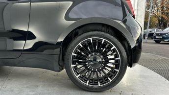Fiat 500e 42kWh La Prima Hatchback 3dr Electric Auto (118 ps)