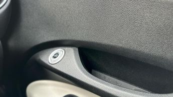 Fiat 500e 42kWh La Prima Hatchback 3dr Electric Auto (118 ps)