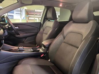 Nissan Qashqai 1.3 DIG-T MHEV N-Connecta SUV 5dr Petrol Hybrid XTRONIC