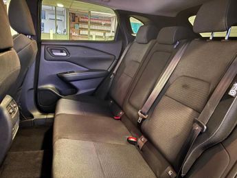 Nissan Qashqai 1.3 DIG-T MHEV N-Connecta SUV 5dr Petrol Hybrid XTRONIC