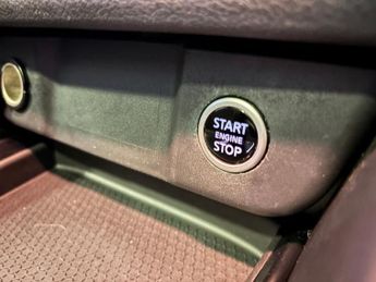 Nissan Qashqai 1.3 DIG-T MHEV N-Connecta SUV 5dr Petrol Hybrid XTRONIC