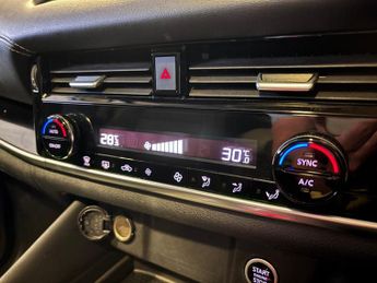 Nissan Qashqai 1.3 DIG-T MHEV N-Connecta SUV 5dr Petrol Hybrid XTRONIC