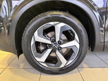 Nissan Qashqai 1.3 DIG-T MHEV N-Connecta SUV 5dr Petrol Hybrid XTRONIC