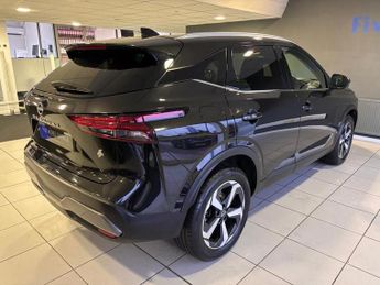 Nissan Qashqai 1.3 DIG-T MHEV N-Connecta SUV 5dr Petrol Hybrid XTRONIC