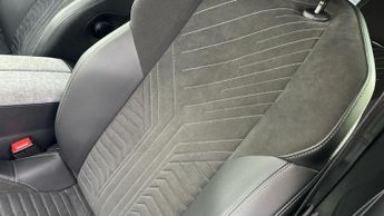 Peugeot 3008 1.2 HYBRID GT SUV 5dr Petrol Hybrid e-DSC6 Euro 6 (s/s) (136 ps)