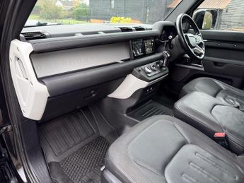 Land Rover Defender 110 3.0 D250 MHEV SE Hard Top SUV Auto 4WD MWB Euro 6 (s/s) 5dr