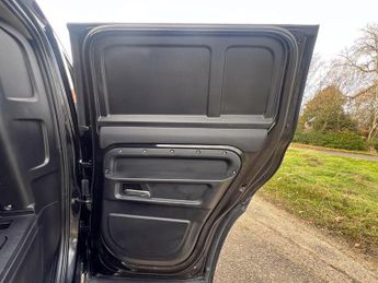 Land Rover Defender 110 3.0 D250 MHEV SE Hard Top SUV Auto 4WD MWB Euro 6 (s/s) 5dr