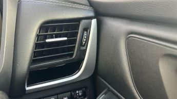 Nissan Qashqai 1.3 DIG-T MHEV N-Connecta SUV 5dr Petrol Hybrid XTRON Euro 6 (s/