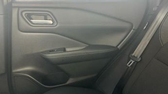 Nissan Qashqai 1.3 DIG-T MHEV N-Connecta SUV 5dr Petrol Hybrid XTRON Euro 6 (s/