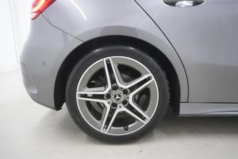 Mercedes-Benz A Class 2.0 A200d AMG Line (Executive) Hatchback 5dr Diesel 8G-DCT Euro 