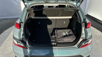 Hyundai KONA 39kWh Premium SUV 5dr Electric Auto (10.5kW Charger) (136 ps)