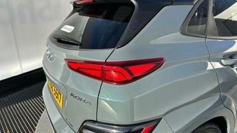 Hyundai KONA 39kWh Premium SUV 5dr Electric Auto (10.5kW Charger) (136 ps)