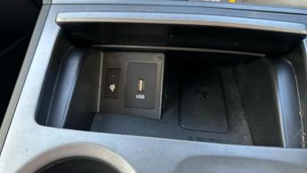 Hyundai KONA 39kWh Premium SUV 5dr Electric Auto (10.5kW Charger) (136 ps)