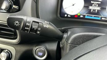 Hyundai KONA 39kWh SE Connect SUV 5dr Electric Auto (10.5kW Charger) (136 ps)