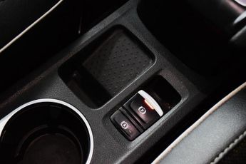 Renault Captur 1.6 E-TECH techno SUV 5dr Petrol Hybrid Auto Euro 6 (s/s) (145 p