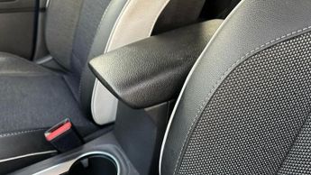 Renault Captur 1.6 E-TECH techno SUV 5dr Petrol Hybrid Auto Euro 6 (s/s) (145 p