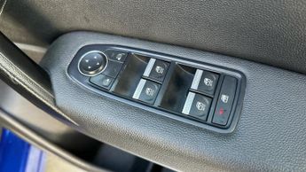 Renault Captur 1.6 E-TECH techno SUV 5dr Petrol Hybrid Auto Euro 6 (s/s) (145 p