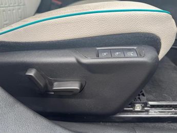 Fiat 600e 54kWh La Prima Auto 5dr