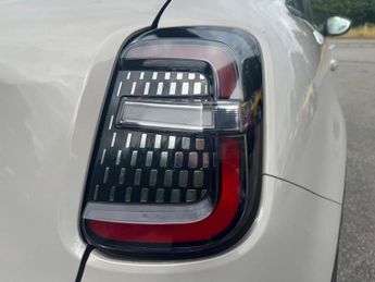 Fiat 600e 54kWh La Prima Auto 5dr