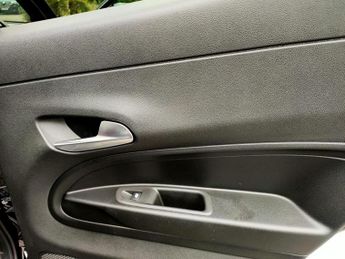 Alfa Romeo Junior 1.2 MHEV Ibrida e-DCT Euro 6 (s/s) 5dr