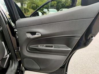 Alfa Romeo Junior 1.2 MHEV Ibrida e-DCT Euro 6 (s/s) 5dr