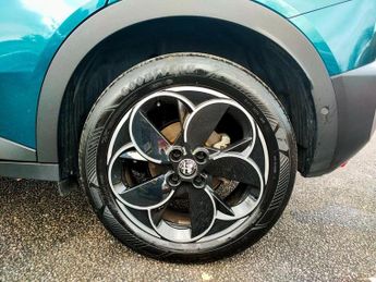 Alfa Romeo Junior 54kWh Elettrica Speciale Auto 5dr