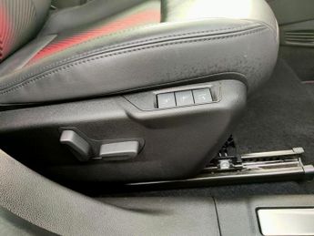 Alfa Romeo Junior 54kWh Elettrica Speciale Auto 5dr