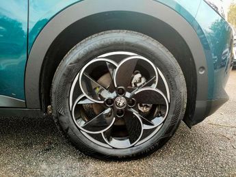 Alfa Romeo Junior 54kWh Elettrica Speciale Auto 5dr